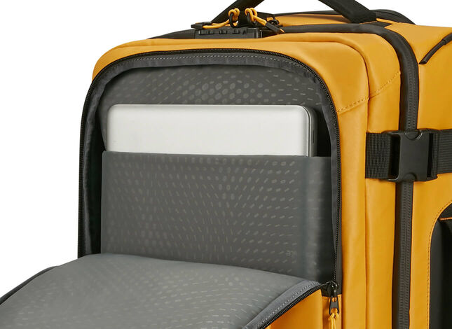 Främre ficka med laptopfack