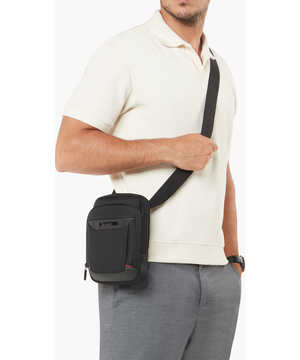 Pro-DLX 6 Axelremsväska  S 22 x 15.5 x 6 cm | 0.2 kg Pro-DLX 6 Axelremsväska  S 22 x 15.5 x 6 cm | 0.2 kg